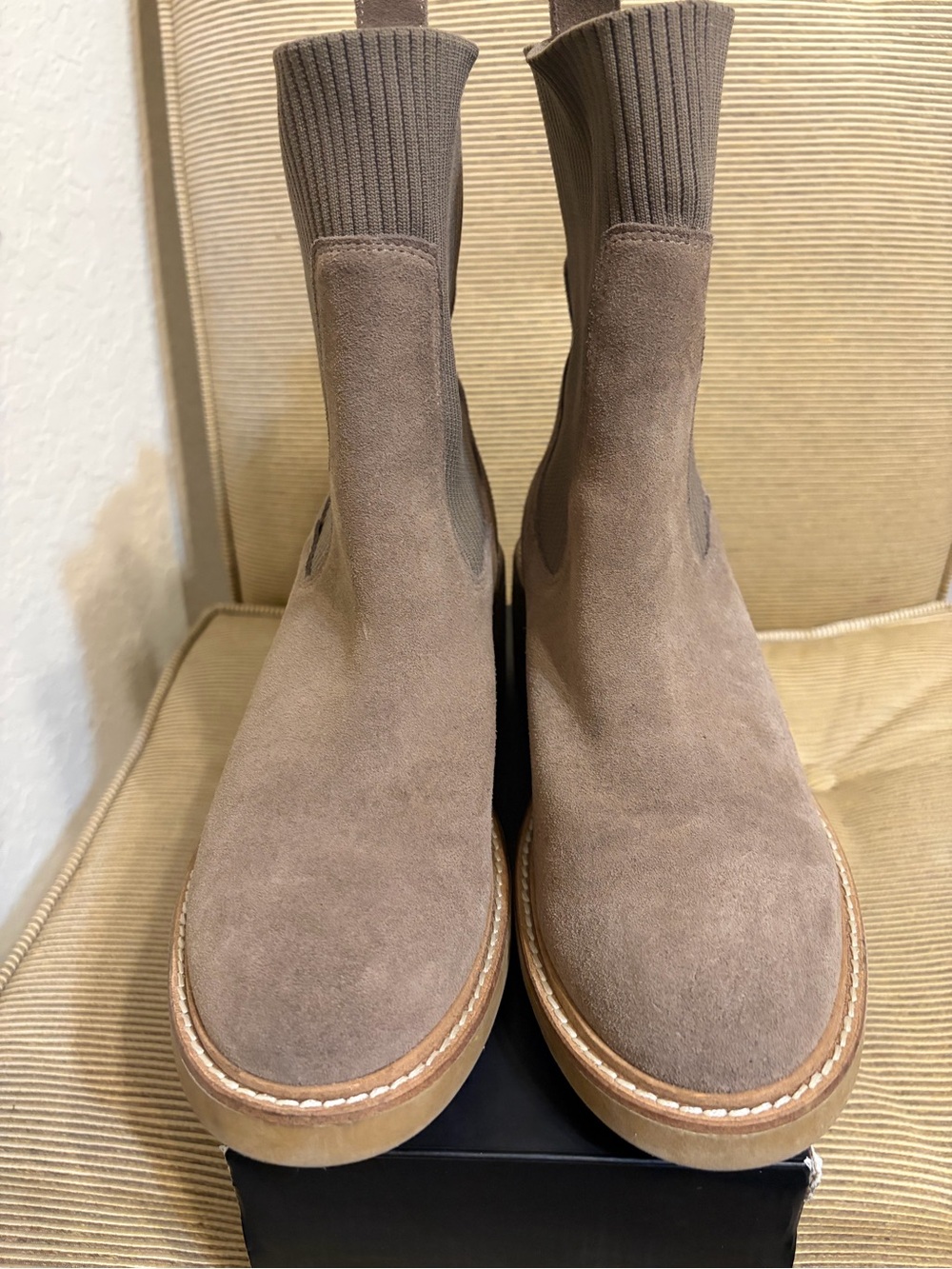 Steve Madden Kiley Women’s Lug Sole Chelsea Bootie with Fabric Cuff - Size 8 - Picture 10 of 16